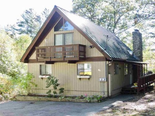 31 Silver St, Laconia, NH 03249-7466