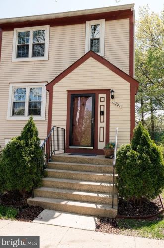 12001 Bronzegate Pl, Silver Spring, MD 20904-1946
