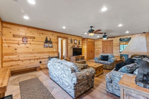 11030 Ski Slope Way, Truckee CA  96161-6603 exterior