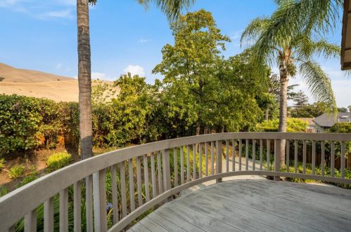 2467 Lacey Dr, Milpitas CA 95035-6122 exterior