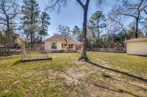 2433 Coachlight Ln, Conroe TX  exterior