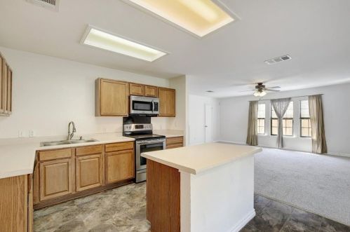 400 Masonwood Dr, Uhland TX 78640-4609 exterior