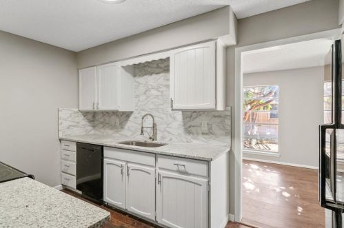 9320 Chimney Corner Ln, Dallas TX  75243-2024 exterior