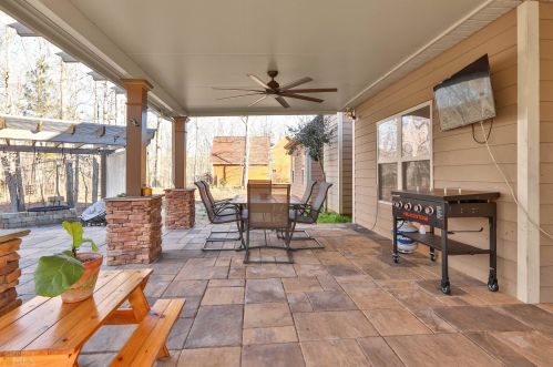 291 Martins Pond Rd, Newnan, GA 30263-7097