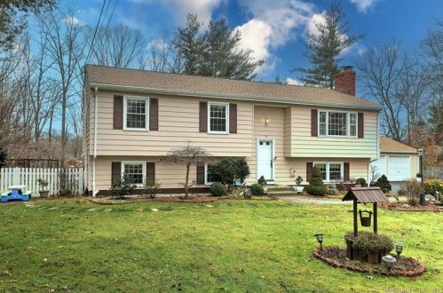 45 Country Club Ln, Wallingford, CT 06492-4929