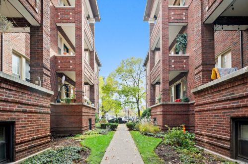 964 Cuyler Ave, Chicago, IL 60613-3293