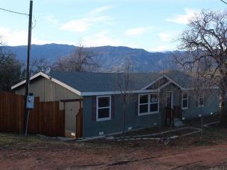 60 Poplar Ln, Bodfish, CA 93205-9518