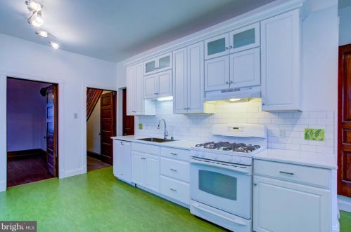 827 Walnut St, Lancaster PA  17602-2436 exterior