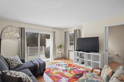 601 Lainey Ln, Killingly, CT 06239-3725