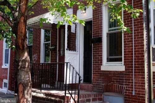 33 Charles St, Trenton, NJ 08611-1007