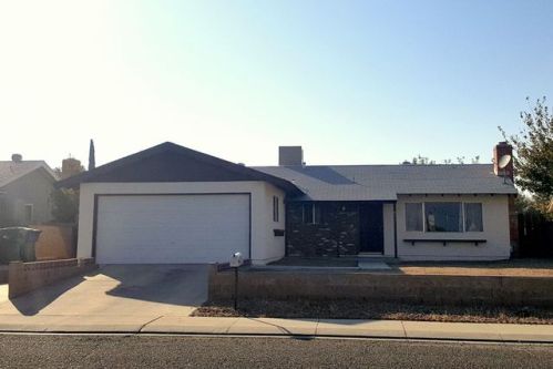 421 Peg St, Ridgecrest, CA 93555-3616