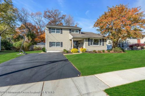 17 Eisele Ave, Tinton Falls, NJ 07712-4128