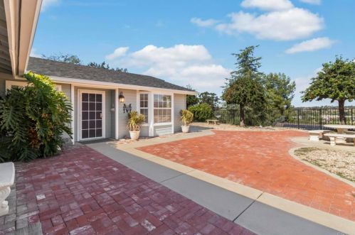 725 6th St, Ramona, CA 92065-2433