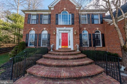6905 Newman Rd, Clifton, VA 20124-1614