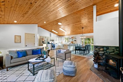 10607 Alder Creek Rd, Truckee CA  96161-2542 exterior