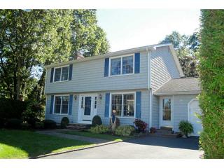28 Marigold Ct, Cranston, RI 02920-4709