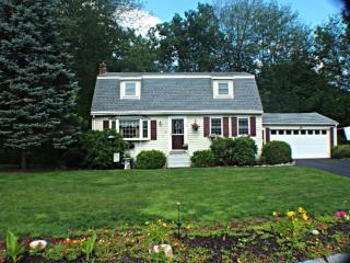 14 Shaw Cir, Nashua, NH 03062-2135