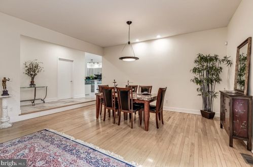 8 Tomlyn Dr, Princeton NJ  08540-4316 exterior