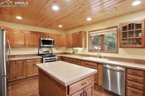 1070 Kings Crown Rd, Woodland Park CO 80863-7732 exterior