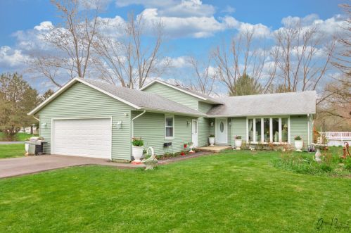 36990 Northwestern Ave, Gurnee, IL 60031-1122