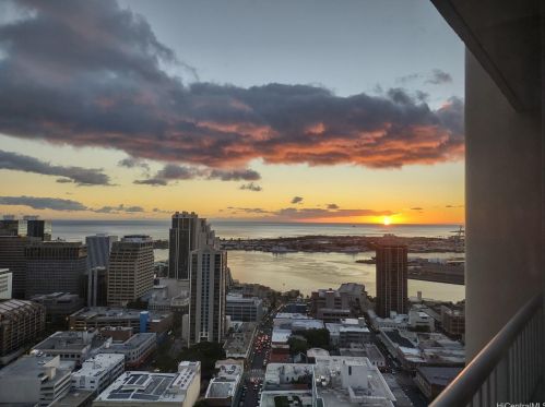 1212 Nuuanu Ave, Honolulu HI  96817-4021 exterior