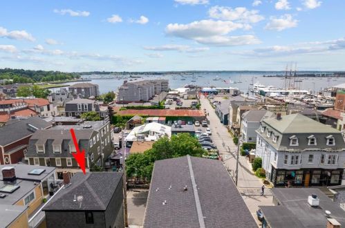494 Thames St, Middletown, RI 02840-6724