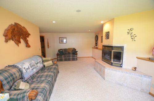1663 Helena Rd, Saint Paul MN  55128-5524 exterior