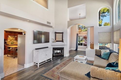 1864 Avenida Segovia, Oceanside, CA 92056-6236