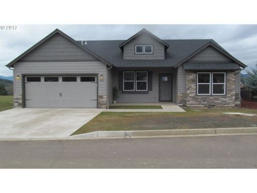 433 Fairway Estates Dr, Sutherlin OR  97479-8813 exterior