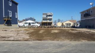239 Cedar Dr, Berkeley Township, NJ 08721-3109