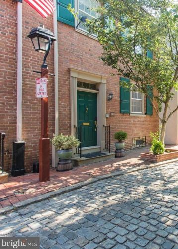 635 Addison St, Philadelphia, PA 19147-1412