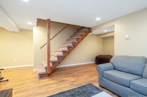 16 Charter Rd, Ellington CT  06029-4224 exterior