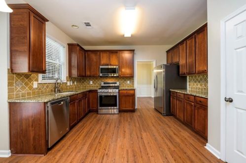 2640 Chandler Grove Dr, Buford, GA 30519-7079