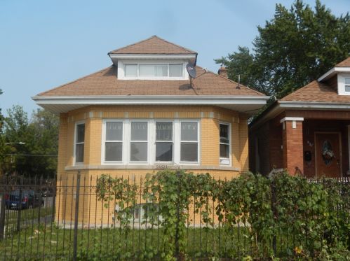 5601 Christiana Ave, Chicago, IL 60659-4556