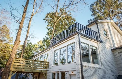 2462 Echo Dr, Atlanta GA  30345-3527 exterior