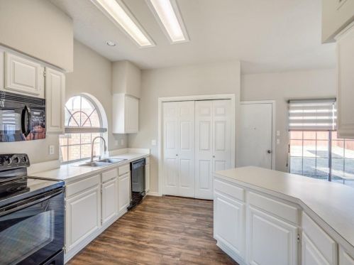 1420 Mapleview Dr, Carrollton TX 75007-6019 exterior