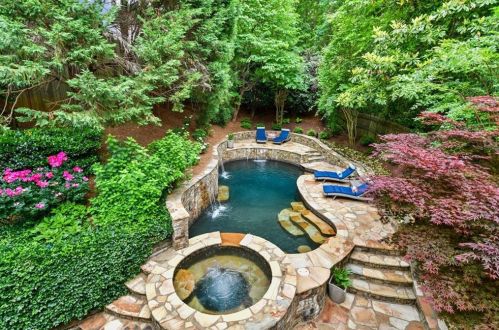 800 Lake Summit Dr, Atlanta GA  30342-1975 exterior