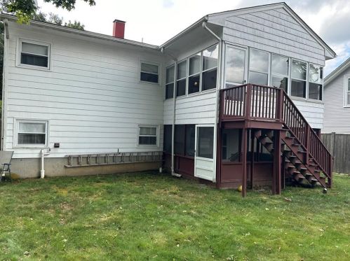 10 Cartney Dr, Warwick, RI 02888-4911