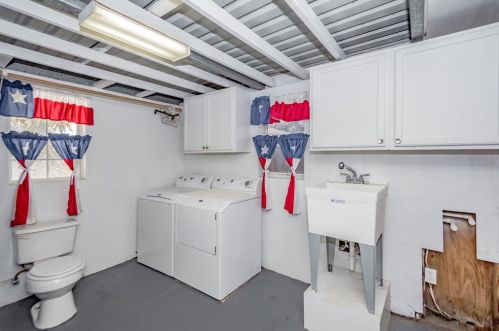 244 Bastrop St, Angleton TX 77515-4106 exterior