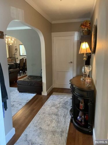 15 Colling Ave, Rochelle Park, NJ 07662-3904
