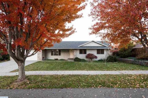 4104 Desert Dr, Pasco, WA 99301-9405