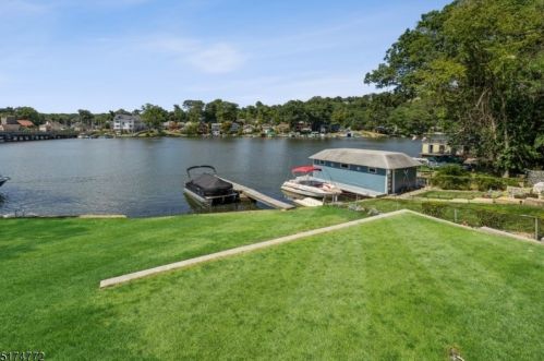 8 Walton Rd, Hopatcong, NJ 07843-1825