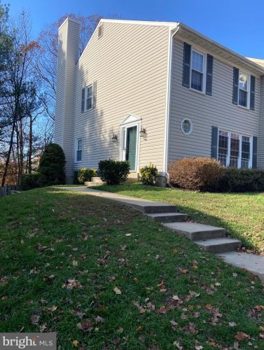7313 Stream Way, Springfield VA  22152-3632 exterior