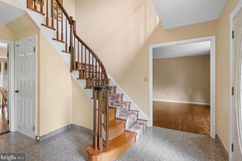 1 Teak Ln, Princeton NJ 08540-4724 exterior