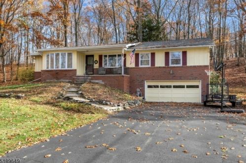 256 Lake View Dr, Fredon, NJ 07860