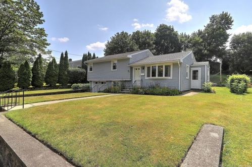 124 Hans Ave, Waterbury, CT 06708-4841