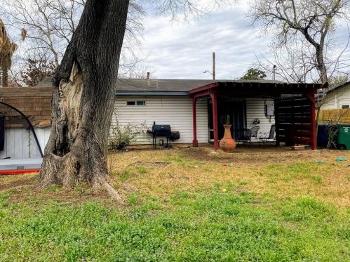 1604 Fair Oaks Dr, Austin TX  78745-2808 exterior
