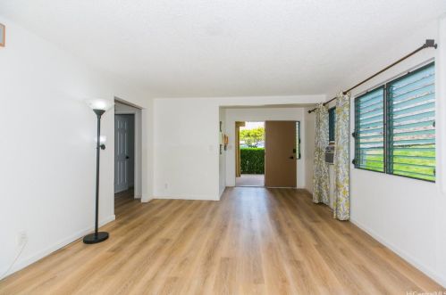591 Hahaione St, Honolulu, HI 96825-1405