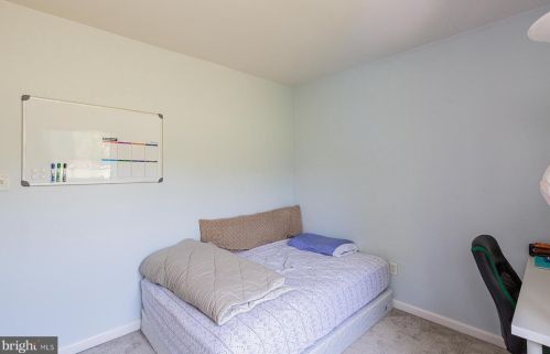 673 Royal Vw Dr, Lancaster PA  17601-2873 exterior