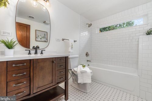 211 York Rd, Carlisle PA  17013-3154 exterior